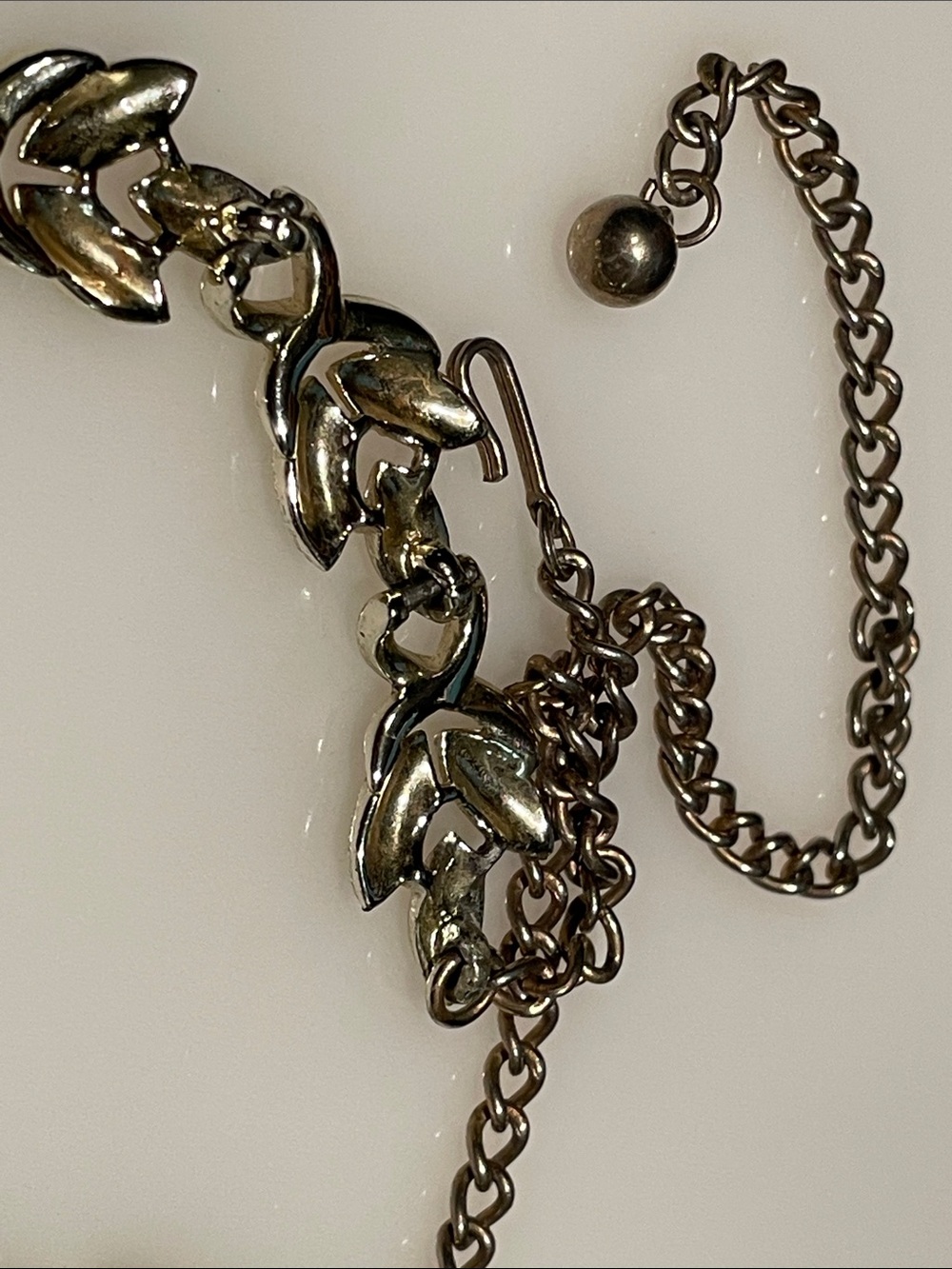 Vintage Coro GoldTone Leaf Chain Women's Choker Necklace - Picture 4 of 7